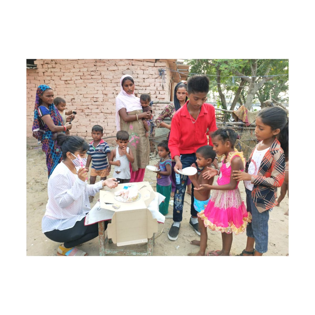 udgam_classes's tweet photo. Birthday celebration with kids in class. Half of them are documented to have bdays on 1st July and rest on 1st Jan. It's been 15 months teaching these innocent smiles now.
#UdgamClasses
@k_satyarthi @stc_india @KSCFIndia @UNICEFEducation @pariforindia @htTweets @Live_Hindustan https://t.co/vnOBhnvkUQ