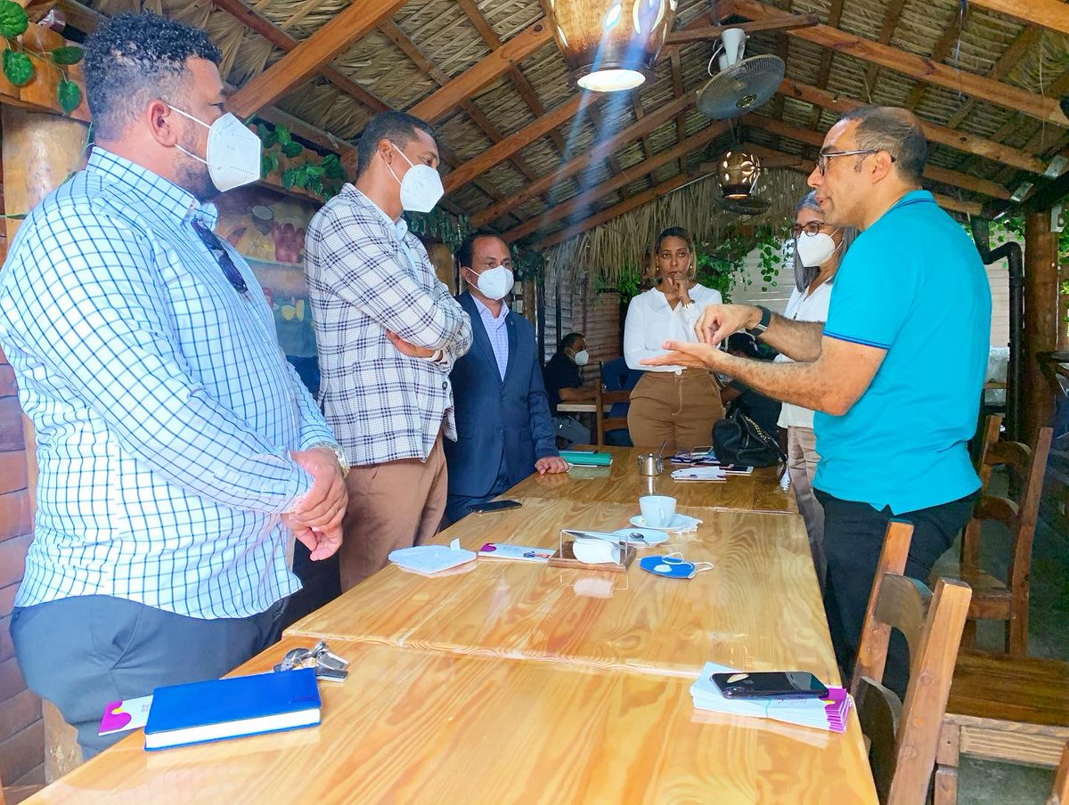 Hamletamadomelo's tweet photo. PASTORES Y FIDELIDAD: Muchas gracias la confraternidad de Pastores de Higüey, por escuchar nuestras propuestas la mañana hoy, y bendecir nuestro proyecto. ¡Todo está en manos de Dios, Él es Fiel! #HamletSigue #ContinuamosSiendoFiel https://t.co/ilUDqhTDP1