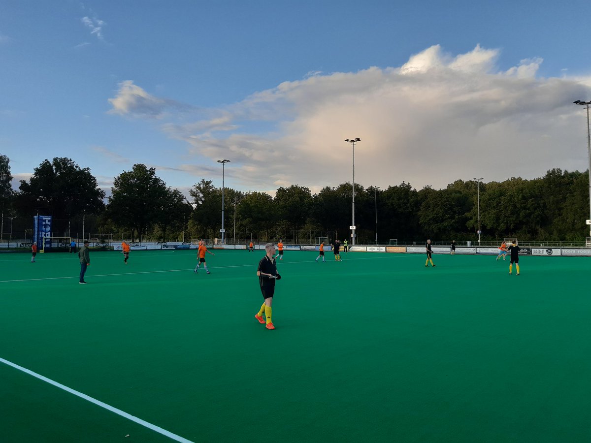 drsFPJ's tweet photo. Midweekcompetitie @gzveghel gaat van start. Wel vreemd eerste en laatste wedstrijd van het voorjaarsseizoen op 1 dag te spelen. #corona #weerdeweiin https://t.co/awJeU0zp7Y
