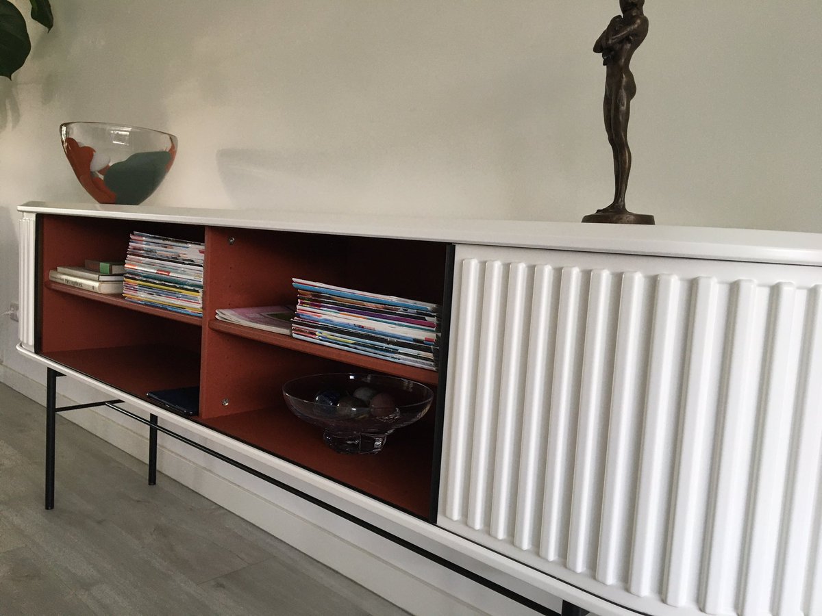 #PASTOE
A'DAMMER 
#Design geribbelde #roldeur als kenmerk #designklassieker Dit exemplaar werd door PGA geleverd bij een opdrachtgever te #Eindhoven #Brabant #kast ￼ #ontwerp #interieurarchitect #interieurontwerpers  #pga_totaalinrichters #domus #interieur #jorislaan #nederland