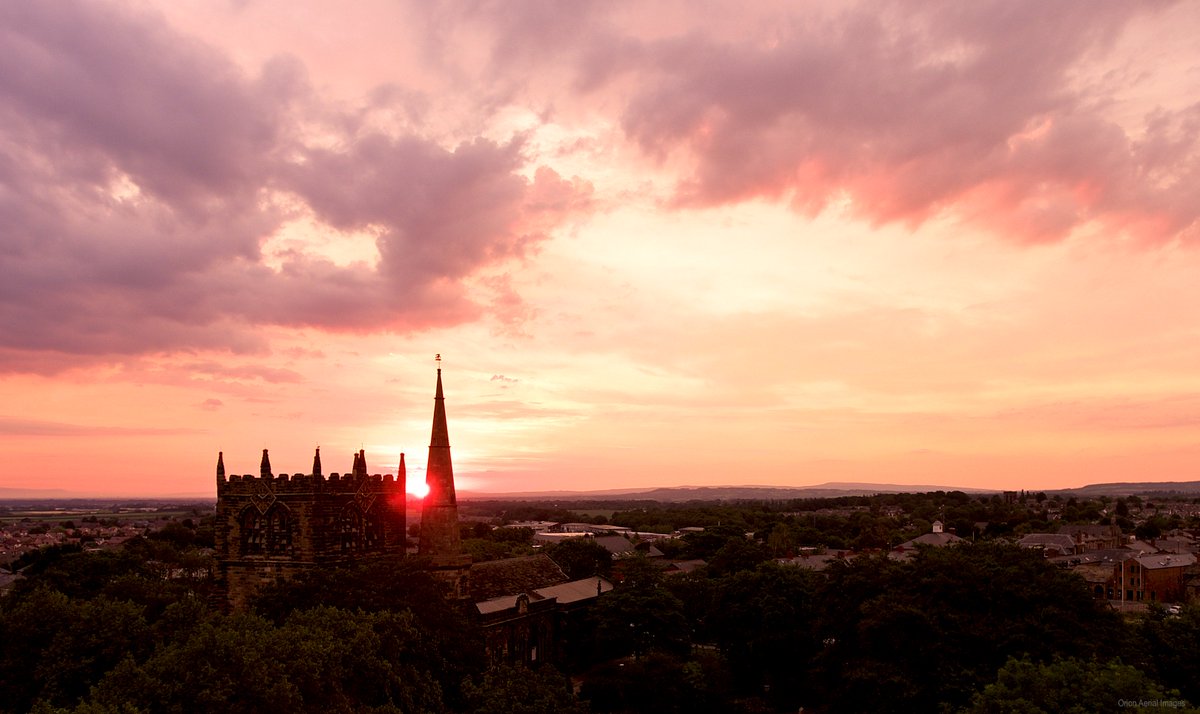 Orion_aerial's tweet photo. Ormskirk Parish Church at sunrise, if any Lancashire businesses want to use these photos on website/social media banner etc please contact me and I'll email you hi res versions @LancashireHour #LancashireHour https://t.co/nvWC4uCoqy