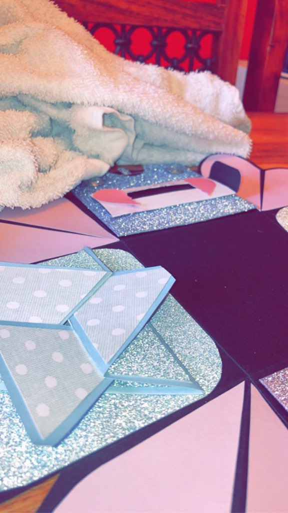 dreamymiyo's tweet image. Working hard today! 💪🏻💜#btsbox #explosionbox #bts