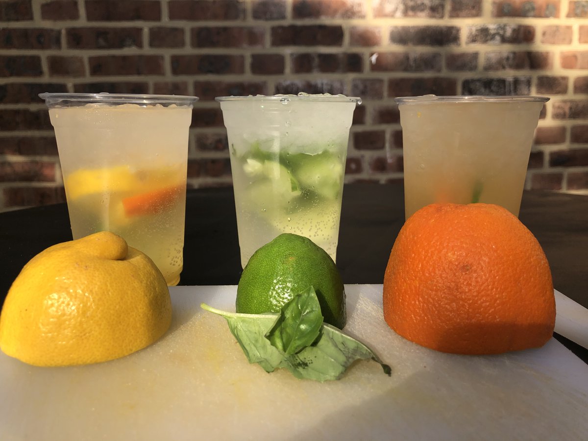 Start your holiday weekend early at Happy Hour! $4 Summer Spritzers 5-7PM Thurs-Sat! 🍋💚🌿🍊

#soundbankphx #phoenixville #happyhour