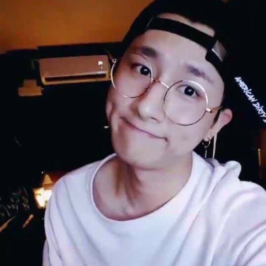 Changkyun in glasses: a thread