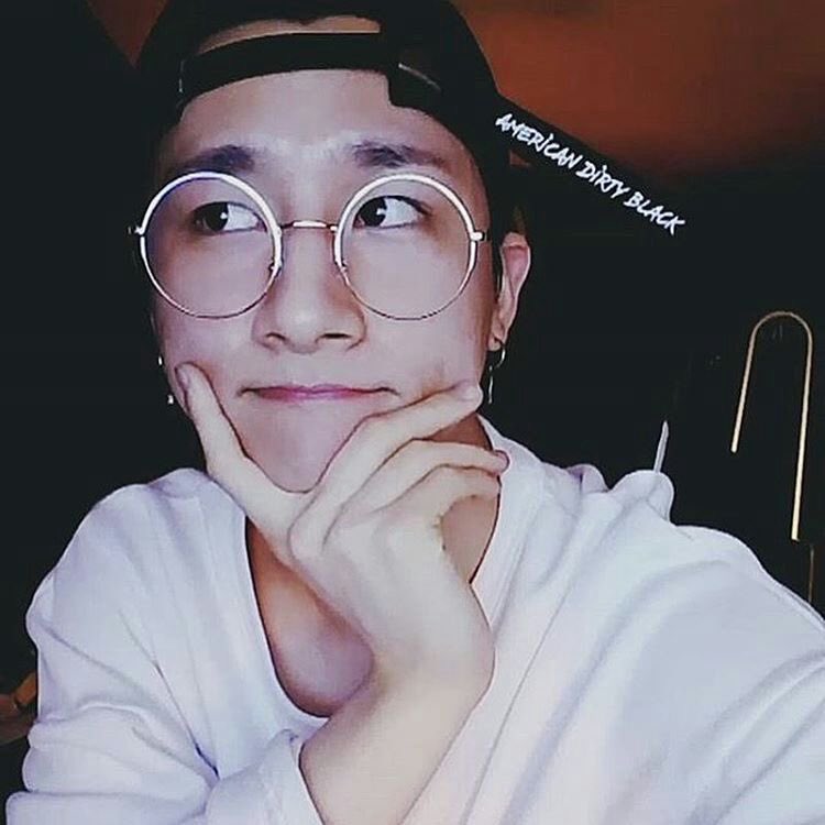 Changkyun in glasses: a thread