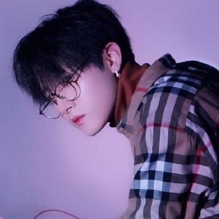 Changkyun in glasses: a thread