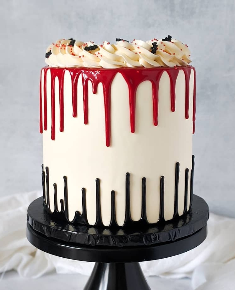 Sweets_Treats's tweet photo. Double drips are where it's at y'all! This cake from our fave @mybatterfingers has us going batty with our Bat Candy sprinkles on top. 🖤 #SweetsSquad #vampirecake #dripcakes #cakes #candysprinkles #doubledripcake
BAT CANDY SPRINKLES: https://t.co/bZ1g59Msi2 https://t.co/dhpPy1JCLb