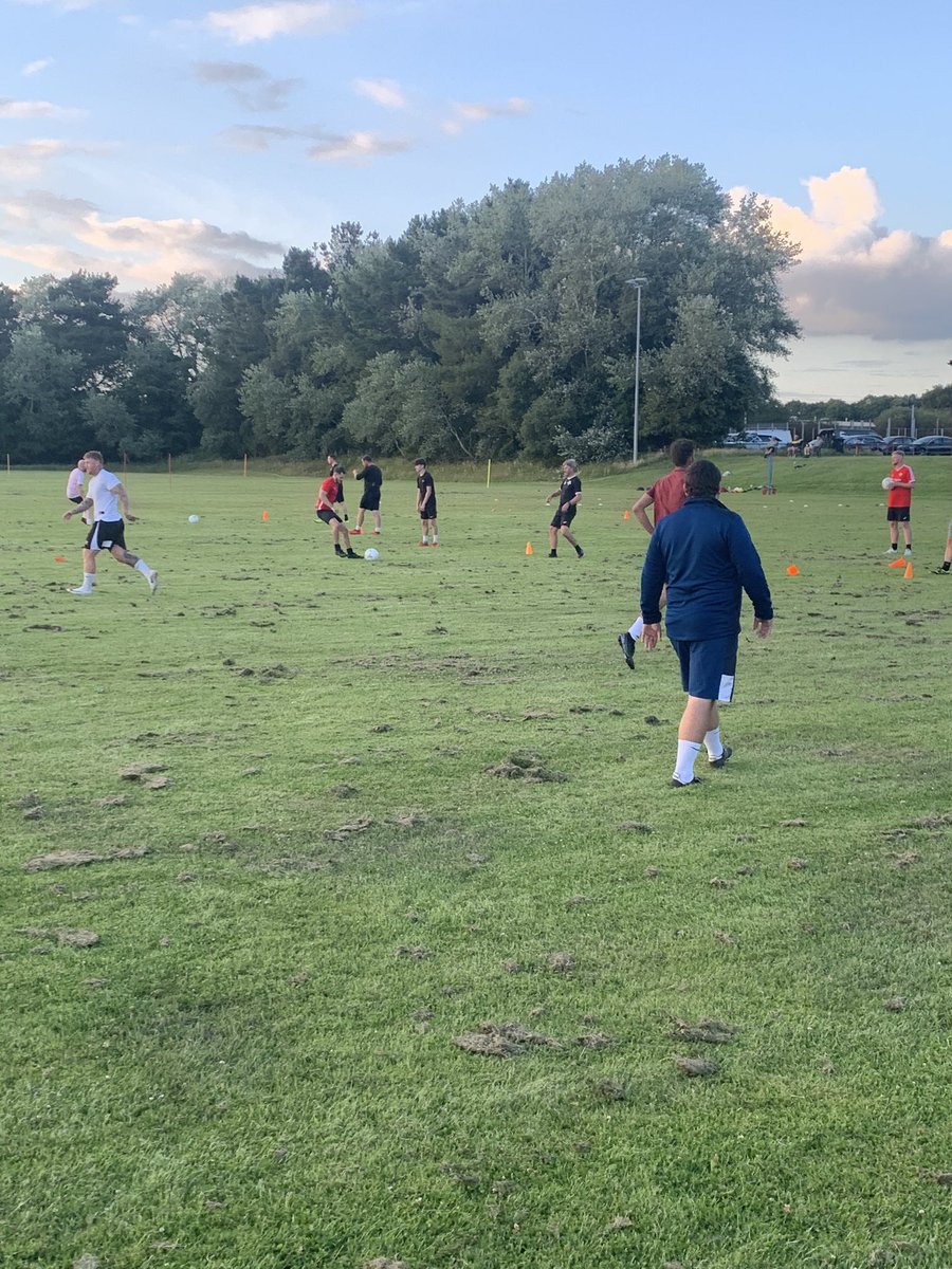 The gaffer @AdamRaven6 putting the lads through there paces tonight