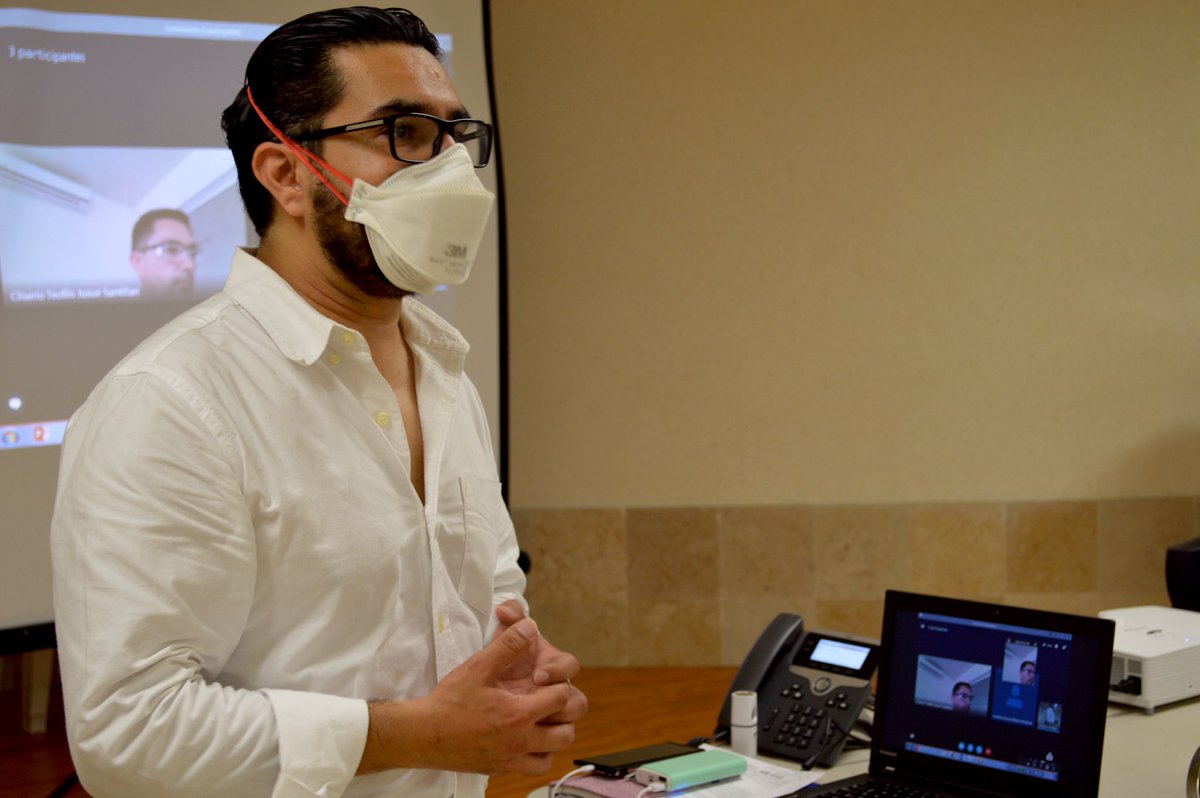 IsssteHidalgo's tweet photo. #Videoconferencia encabezada por Subdelegados @Anayeli2711, @Felipe_ArreolaT y Neumólogo @drarreola_cerrp del Hosp. #Pachuca con personal de la CH “Daniel Salazar Fernández” de #Huejutla sobre el uso de equipo de protección personal, así como el manejo de pacientes con #COVID19. https://t.co/QoIw9pFpPy