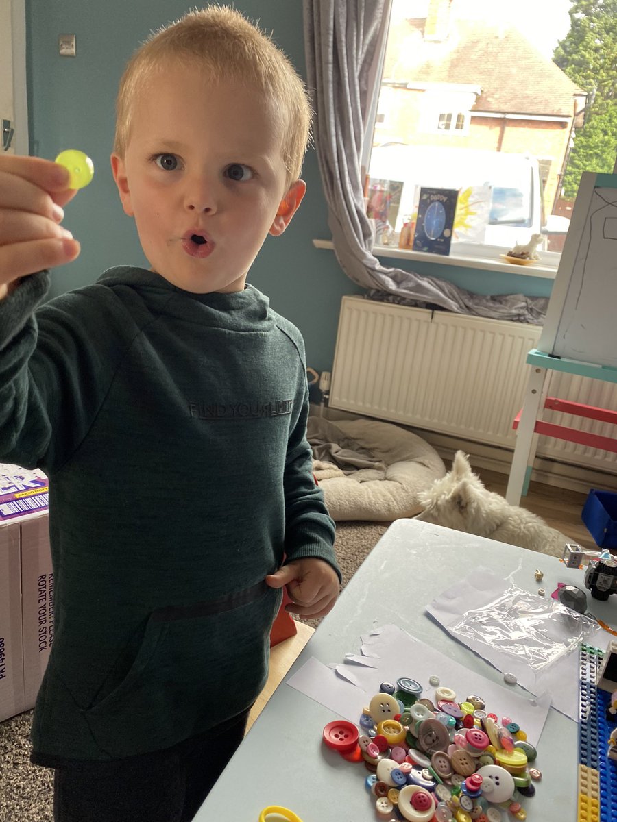 JacquiBevan's tweet photo. @MpNursery Jeston made a glove box monster this evening with mommy... 👨🏼‍🎨🧟‍♂️🦠 https://t.co/leb18xw5pv