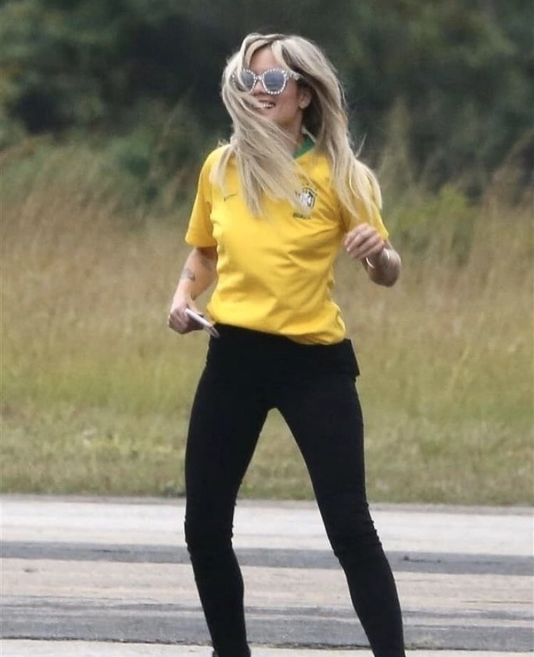 here we go- celebs as sex toys: halsey edition https://twitter.com/mediumwetdog/status/1278544150309339136