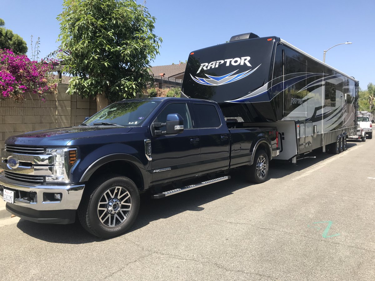 Cadetail1's tweet photo. Do you need your #RV, #toyhauler, or #fifthwheel #washed or #detailed?  Call us today we do any size big or small (714) 402-7197 #orangecounty #irvine #tustin #huntingtonbeach #newportbeach #anaheim #mobiledetailing #autodetailing https://t.co/VbvgyU3hqx