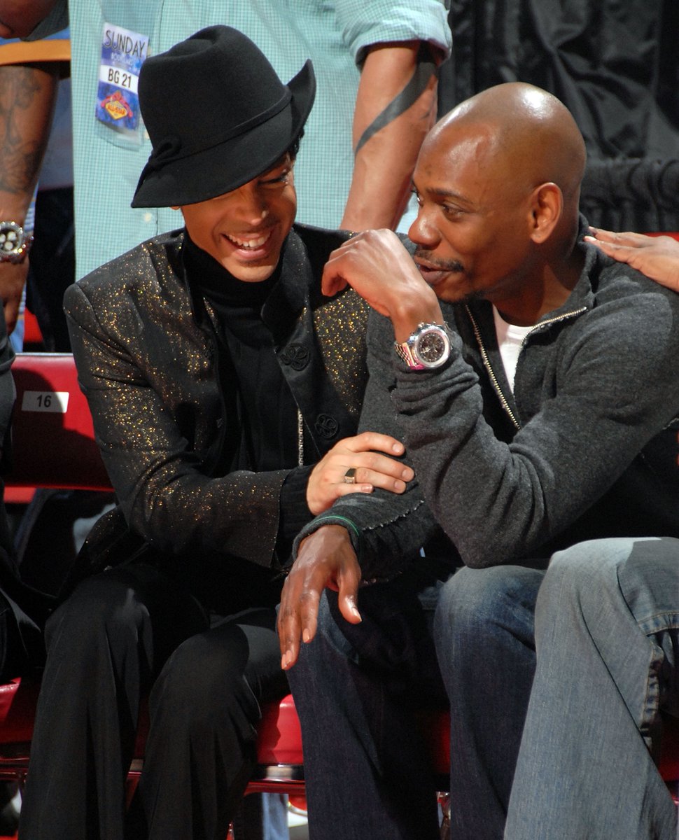 PigsAndPlans's tweet photo. Prince and Dave Chappelle at the 2007 NBA All-Star Game.

"How about you and your friends, versus me and The Revolution?" https://t.co/p3BTCHQkfe