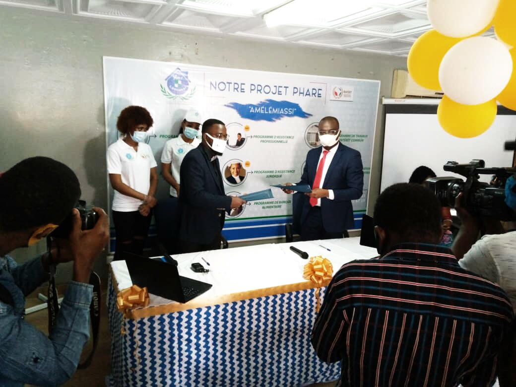 RobalotoTogo's tweet photo. Dans le cadre du programme Mois de l'écocitoyenneté, nous avons signé hier une convention de partenariat avec le #RAFSET Réseau Africain pour la Formation, la Science et l'Emergence des Talents #BrasOuvertsLuna #Rafset #Mec #ZéroPlastique https://t.co/MpmROwbChU