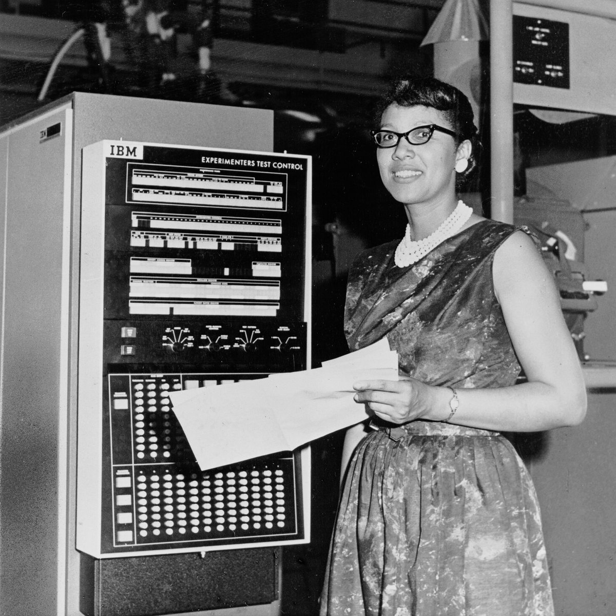 Melba Roy Mouton (1929-1990) was an African-American woman Mathematician & computer programmer who led a team of  @NASA mathematicians (known as "computers") in tracking the orbit of Echo 1. Launched in 1960, Echo 1 was designed to explore the new field of communications via space