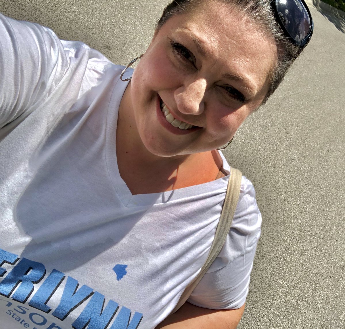 CherlynnForKY's tweet photo. Wow, it's a scorcher out there today! Feels good to be back on the campaign trail, though! #TeamCherlynn https://t.co/KUtoY9zp3A