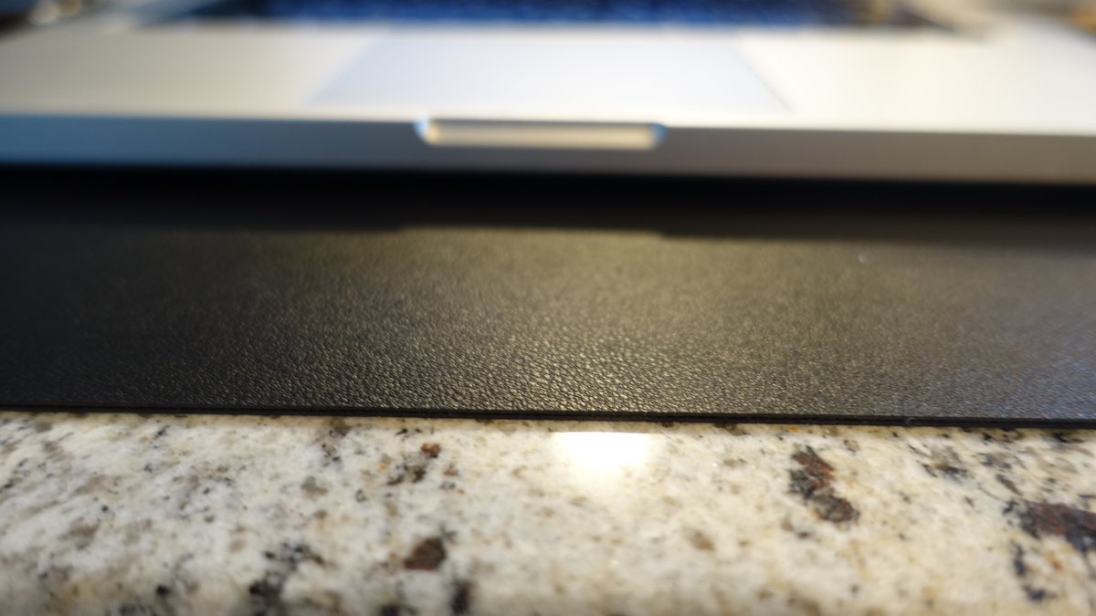 PerksandPromos's tweet photo. Was looking high and low for a multifunctional ultra thin portable desk pad that I could travel with to use at cafe's or those white travel desk at the airports that doesn't recognizes my mouse - Its sleek and rolls up like a mini yoga mat 

https://t.co/49suLeFu48 https://t.co/1GpnmeTJq7