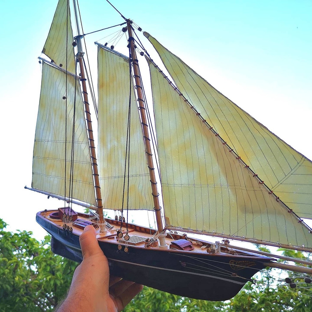 clashconmiguel's tweet photo. Casi terminado! Faltan los rizos y banderas del America Yacht #modelismonaval #modelismo #modelosaescala https://t.co/25gczDTXlr https://t.co/Q04RhWV1YU