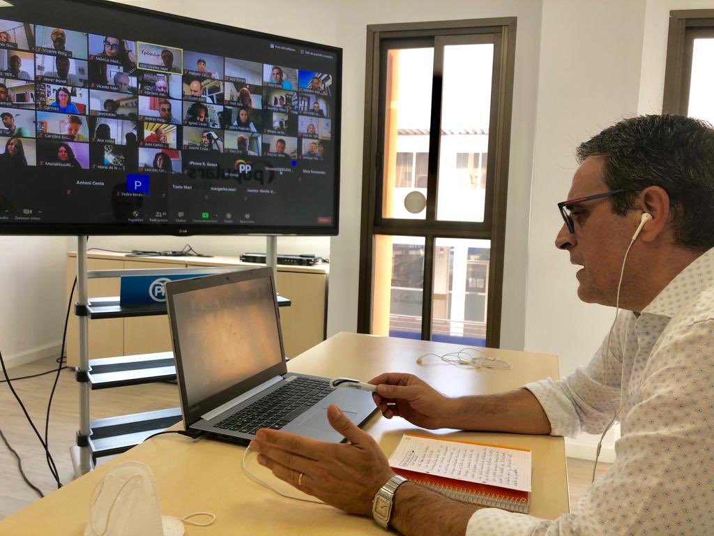 JVMariBoso's tweet photo. 🔵Hoy más de 50 participantes en #ObjectiusADebat escuchando y debatiendo sobre Europa 🇪🇺 y los fondos de reconstrucción con @gonzalezpons Muchas gracias Esteban por estar siempre!!! https://t.co/vNGibhm8oW
