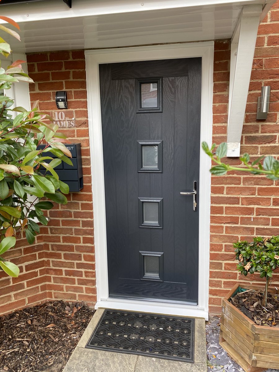 Goldsealbucks's tweet photo. #goldsealbucks #glazerite stunning new Veka door. One more happy customer. https://t.co/KGAYo94dtx