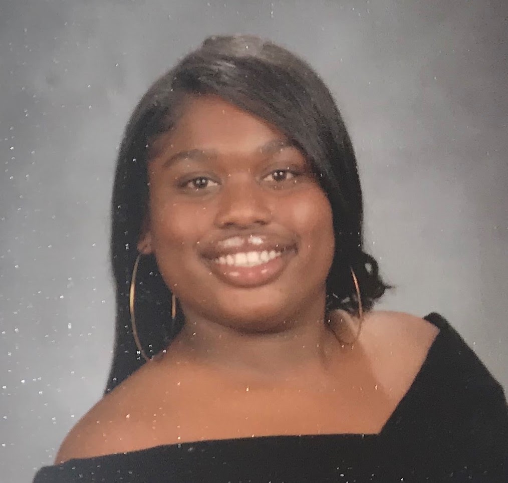 LACityParks's tweet photo. Give it up for Alexus Michel Mitchell🌹! Alexus is our #ClassParksTeenProgram President at Slauson Recreation Center. 🎉🎓 Congratulations on your graduation from Huntington Park High School Slauson. You’re going to do amazing things in the future! Keep it up! 🥳👩‍🎓#ParkProudLA https://t.co/lBIAnu7iby