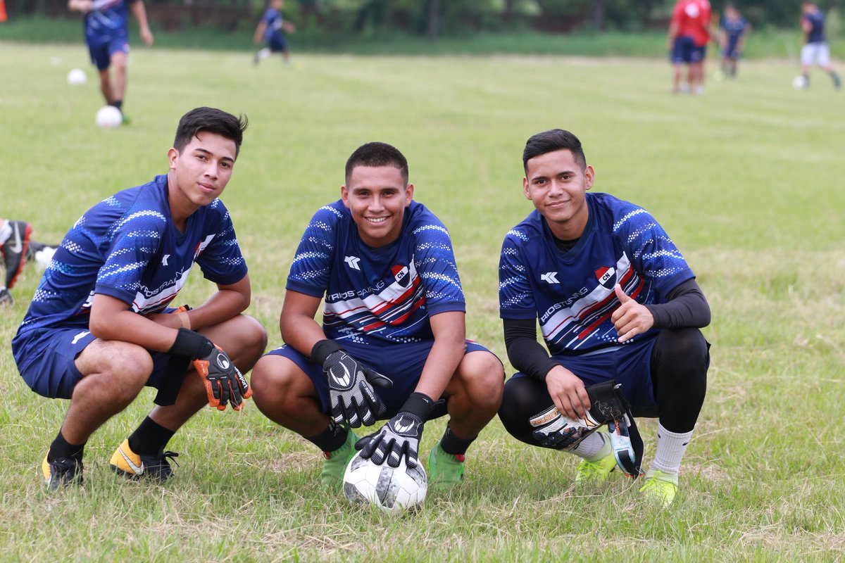 CanteradelTrico's tweet photo. #tBtTricolor🔴⚪🔵
#QuedateEnCasa
🙋🏻♂️⚽️RECORDEMOS los momentos de entrenamiento de las divisiones formativas🏋🏻♂️🏃🏻♂️
#LaAcademia #SeguiEntrenando💪🏻 https://t.co/e94W4abxkL