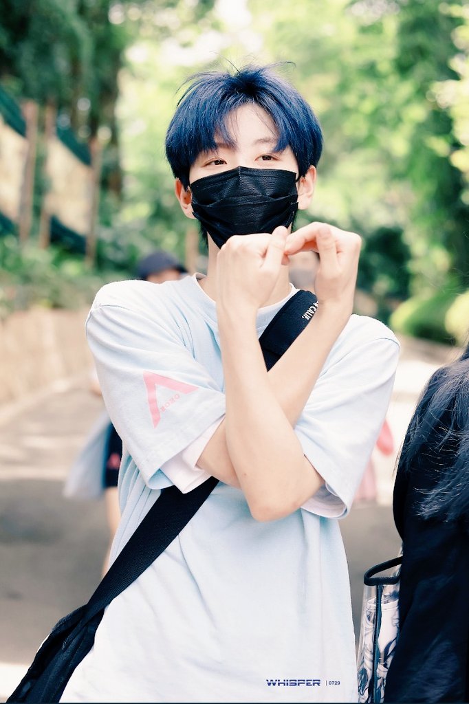 _liulin07's tweet image. I hope mengmeng can debut👏 jiayou mengmeng💪💖 
#LiuMeng 😍💖
#LetsDebut
#CHUANG2020Final 💖🎊