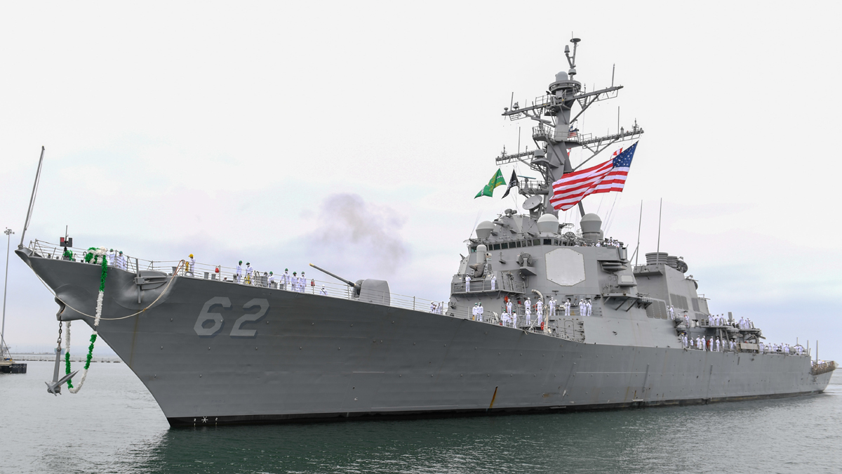 #USSFitzgerald arrives at San Diego homeport following more than two years of restoration and modernization: go.usa.gov/xwSG9 #DDG62 #USNavy @SurfaceWarriors