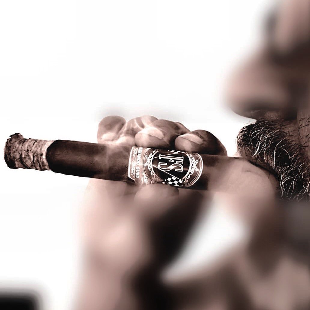 FernandoSued1's tweet photo. #fscigar un cigarro exquisitamente puro, #Premium #handmade #cigar #puros #tamboril #santiago #dominicancigar https://t.co/zbOindA10k