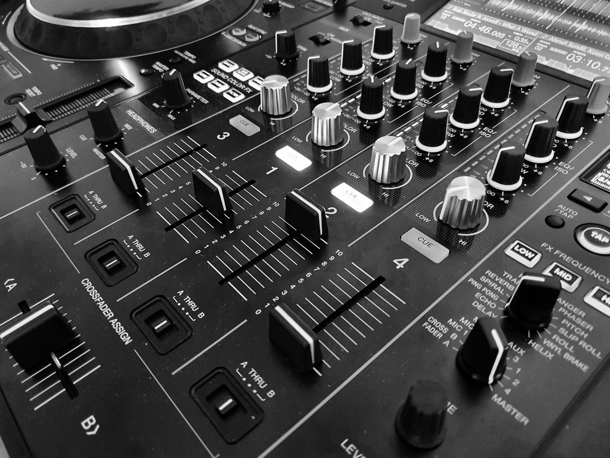 RolandBagi's tweet photo. Pioneer xz is my love ❤❤ https://t.co/yaT23vlTsQ