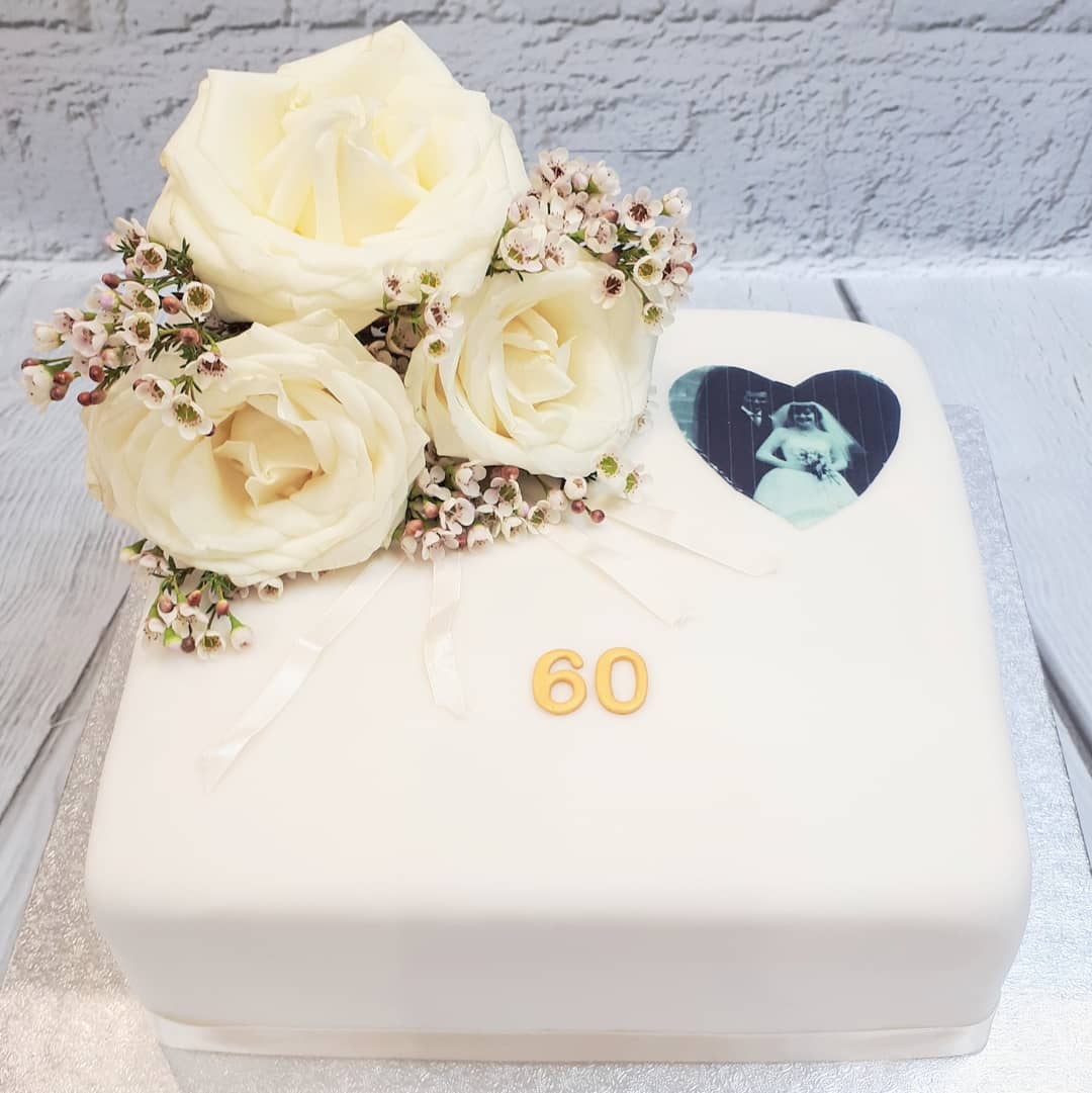 Laura's Kitchen Cakery tweet media