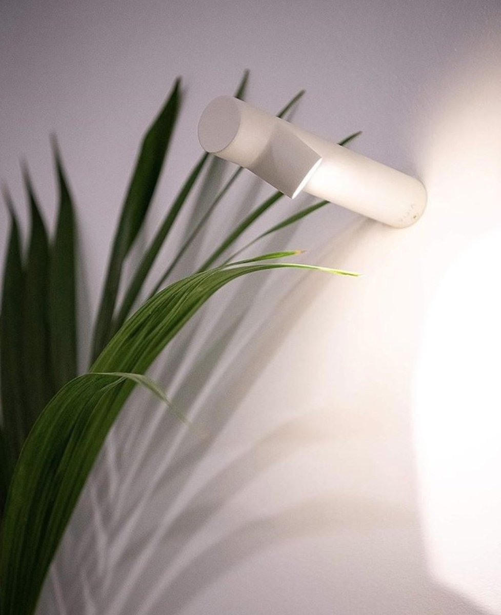 SalexLUC's tweet image. Designed by Antoni Arola &amp;amp; Enric Rodríguez, @vibialight's Bamboo wall light creates a naturalistic and subtle illumination providing an intimate and warm ambience 💡. #vibiaMILES
.
.
.
#SalexLUC #vibiaBAMBOO #walllight #lightingdesign #interiordesign