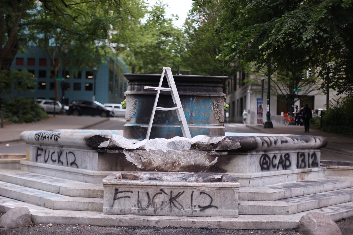 Beth Nakamura On Twitter Oh Wow The Elk Is Just Gone