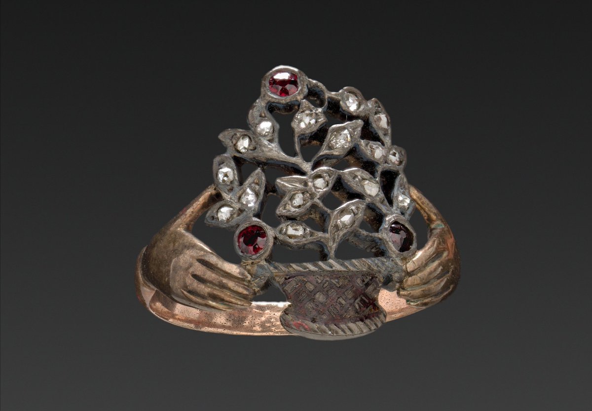 Hiroko Miyamoto イタリア語 で 小さな庭 を意味するジャルディネッティリング 花をモチーフに華やかなデザインが多く18世紀欧州で人気があったモデル 素敵ですね 18世紀 イタリア フランス製 ゴールド シルバー ダイヤモンド ルビー エメラルド