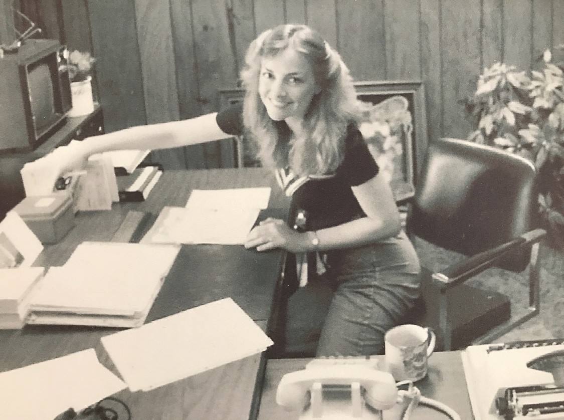 Modernistic_MI's tweet photo. #throwbackthursday with the woman who did it all, Kathy McDonald! #familyowned https://t.co/sZaak0gwNG
