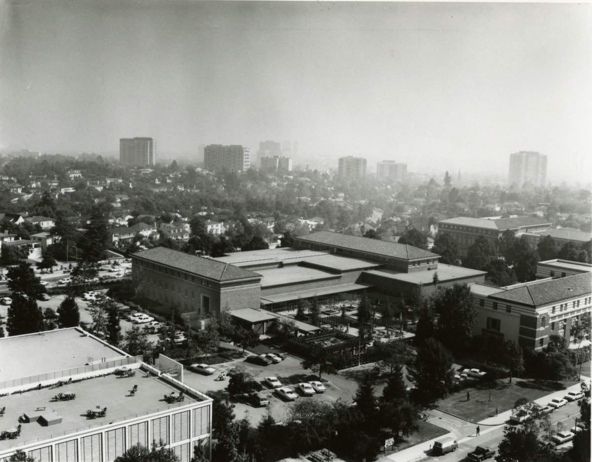 UCLA_Alumni's tweet photo. This week’s #TBT honors the view overlooking @UCLA_Law, #DoddHall and the area beyond Westwood, back in 1967.
📷: @UCLALibrary University Archives https://t.co/1L2DezZweB