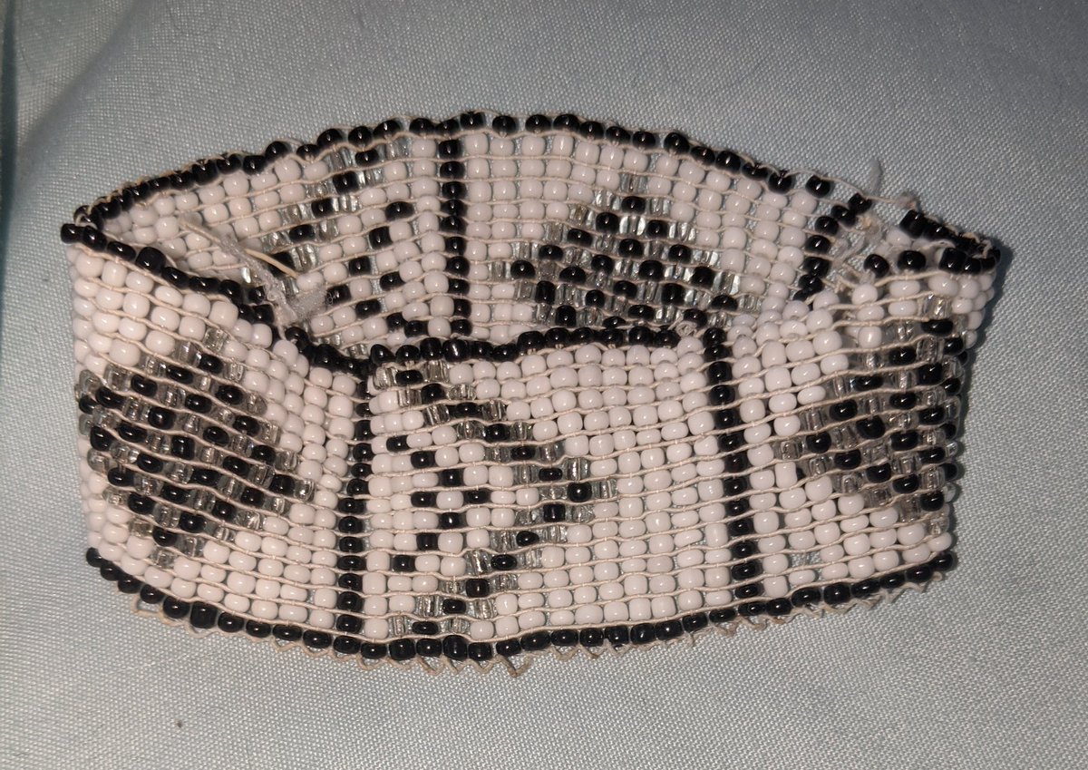 particle2wave's tweet photo. I found this bracelet in the Willow Grove giant parking lot, I hope we can find the owner, so please boost this if ur from the area!! https://t.co/786BRPkYOz