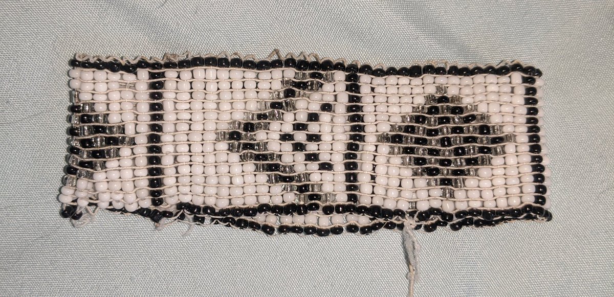 particle2wave's tweet photo. I found this bracelet in the Willow Grove giant parking lot, I hope we can find the owner, so please boost this if ur from the area!! https://t.co/786BRPkYOz