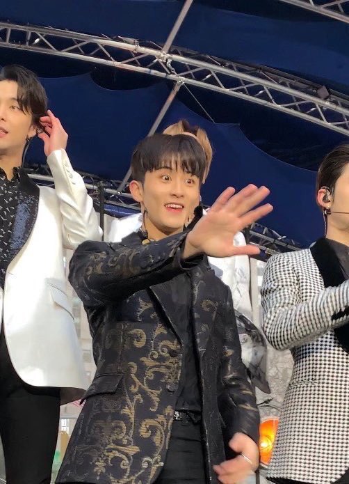 a thread of fan taken mark lee pics