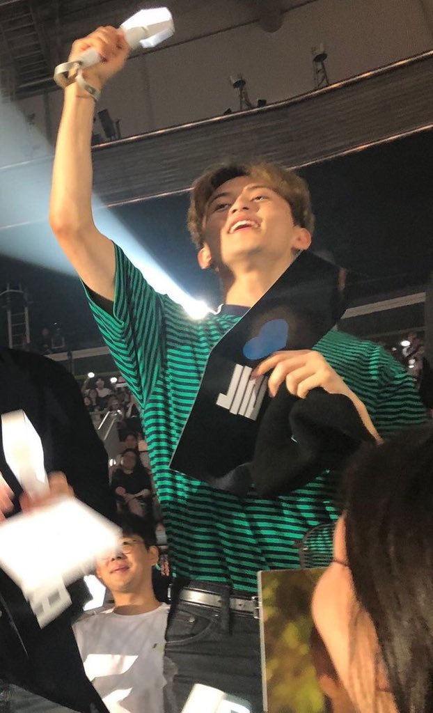 a thread of fan taken mark lee pics