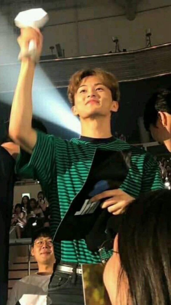 a thread of fan taken mark lee pics