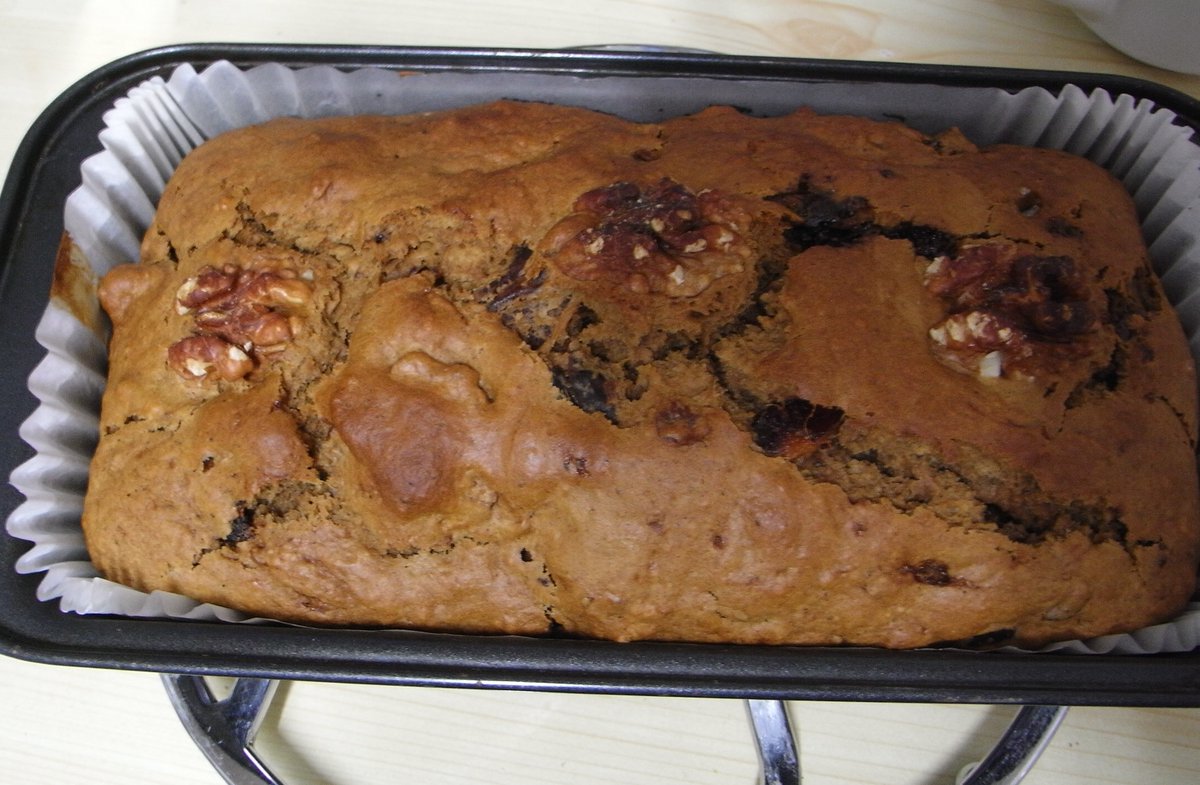 BahaNick16's tweet photo. #Fridaycake @LeedsHospitals @cardiorespLTHT @AlphonsaMathew1 @CardioLloyd @Leanne_Ellen @xlozzax @Suewatts71  #DateandWalnut made with molasses sugar 😋 https://t.co/r9qFZ7tOc1