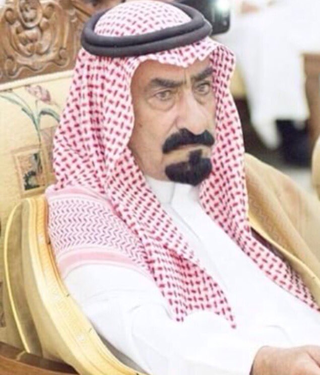 شيوخ من شمـر 

ابيات بـ الشيـخ / صهد ابن الكاسـب العبكلي
 #الله يحفظه 

مقـدم الشلقان تاريخ وقيـاده
صهد الكاسب وربعه تفاخـربه
شيخته ميراث لابوه  واجـداده
بالفخر واخـوان عليا لهم سربه
#الدعوج