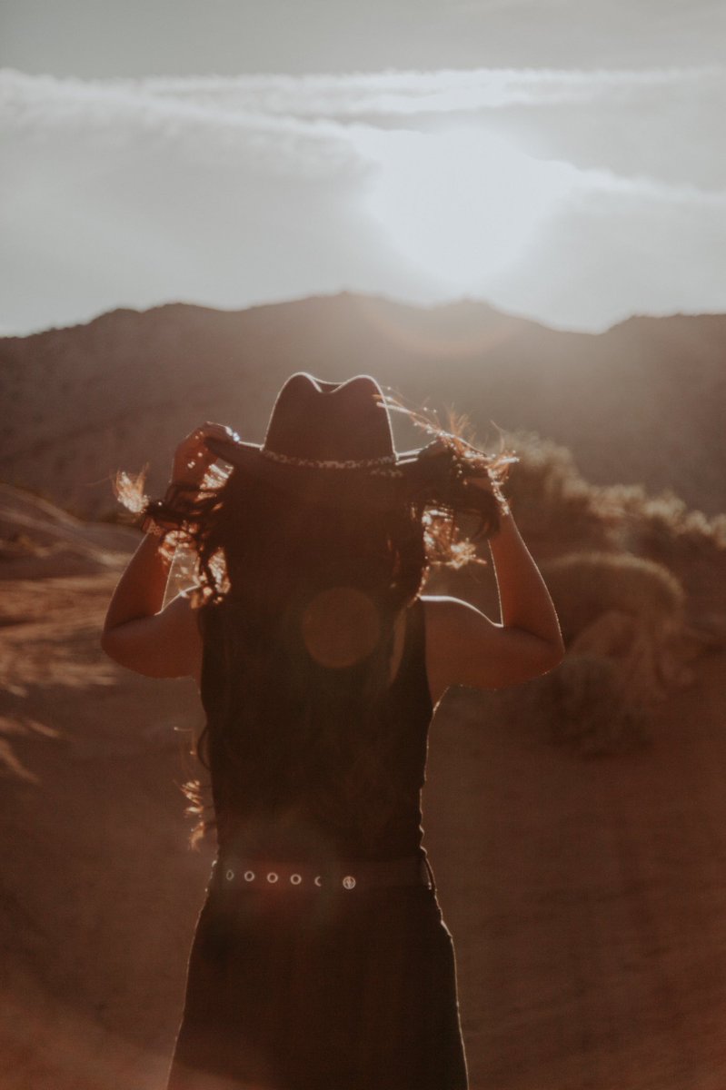 hellooodee's tweet photo. I mean come on ?!? 🔥🔥 How can such a young lady be this H A W T ! #photography #reno #sparks #hireme #letsadventuretogether @joneistamos https://t.co/zQVJYNy3rh