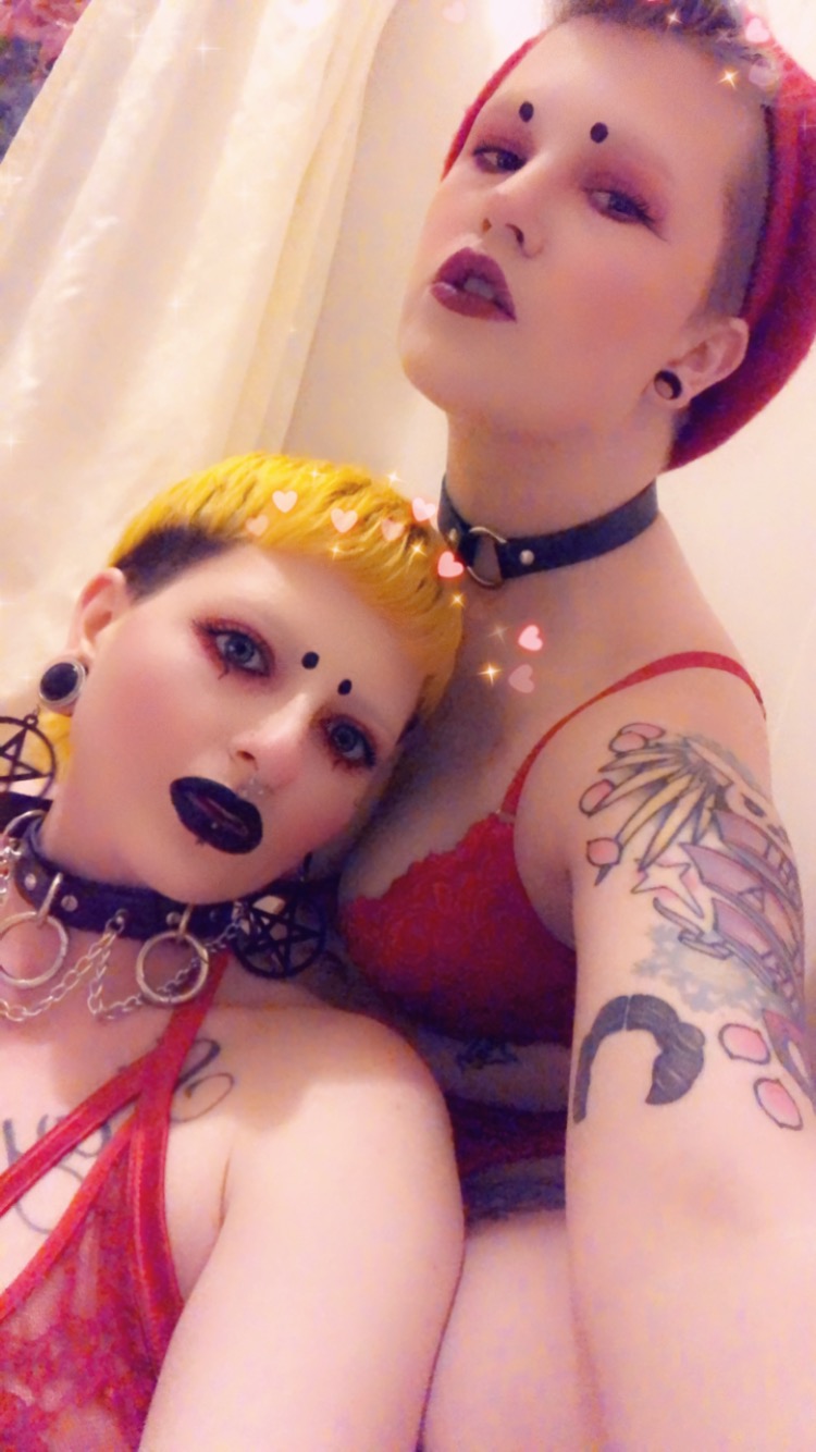 1 pic. Wanna see more of @heroinekillz and I? Sub to our OnlyFans! https://t.co/wrYMP7q5HC https://t.co/wifI55lWHG