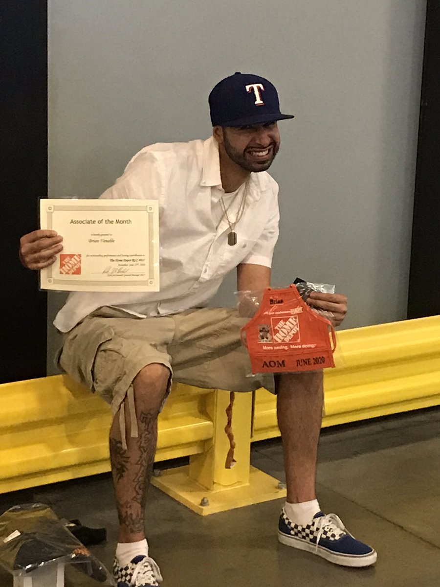 Congrats to our Key 2 June associate of the month Mr Brian Venable 💯.Thank you for your continued comment to the Shipping team the building and the company it is greatly appreciated 🙏🏽