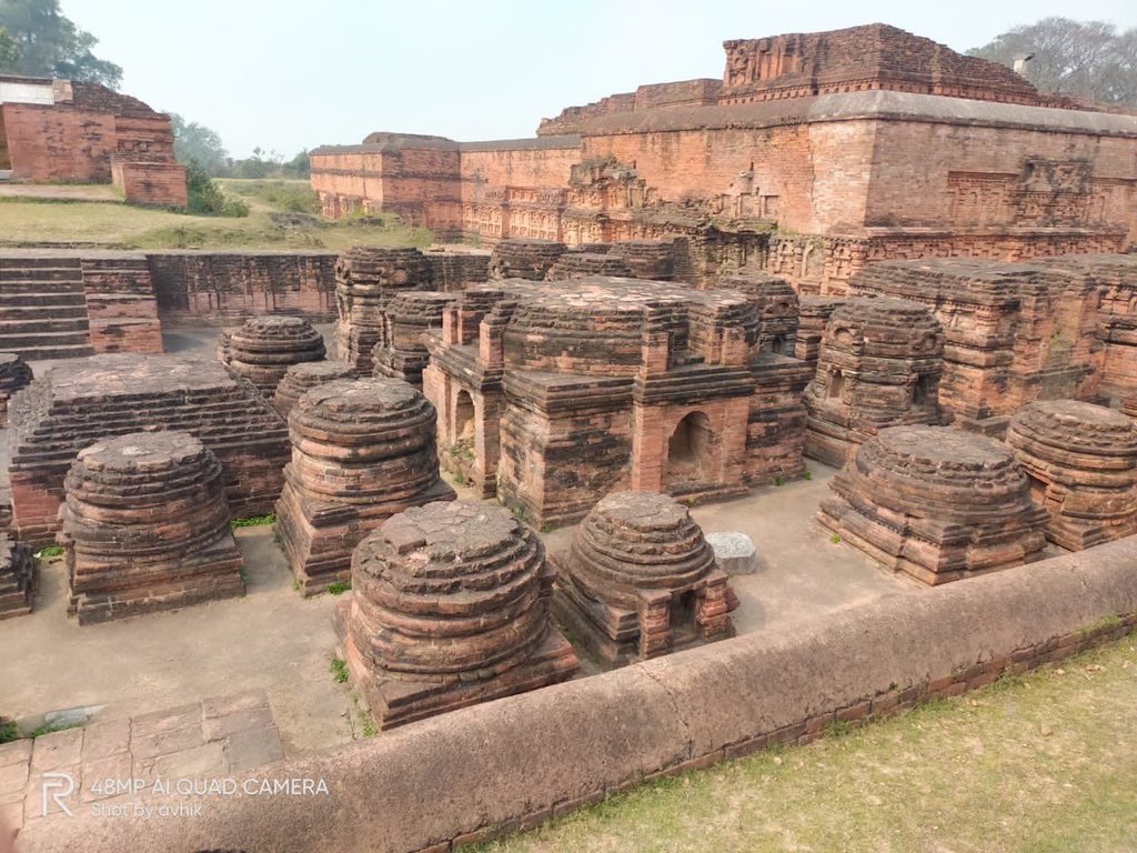 The Persian Historian Minhaj-i-Siraj , in his chronicle the Tabaqat-I-Nasiri, reported that 1000s of monks were burned alive & 1000s beheaded as Khilji tried his best to uproot Buddhism & plant Islam by the sword.The burning of the library continued for several months.2/n