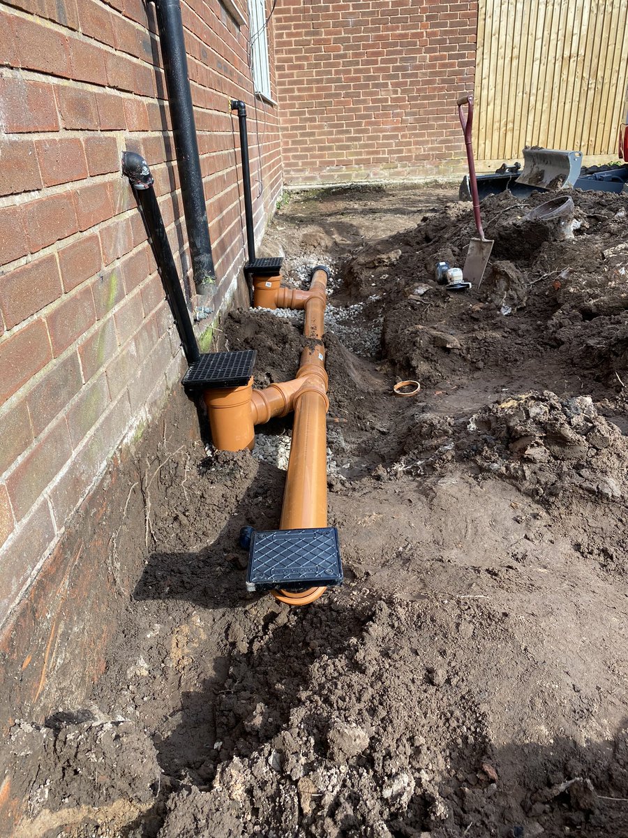 You never know what little extras turn up needing attention before work can continue. Blocked drain found under concrete. sorted now. #chestertweets #chesterhour #chester #cheshire #gardening #hedges #grasscut #northwalestweets @ChesterReTweet