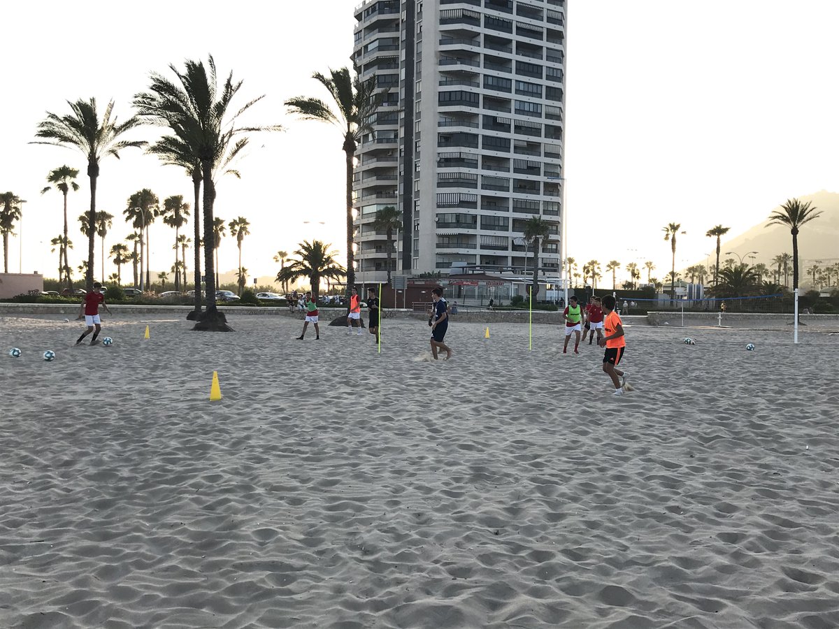 Seguimos trabajando en nuevos proyectos RC ACADEMY contínua rodando. 
Arena/Cesped/Especifico de porteros. 

Quieres entrenar? ⚽️