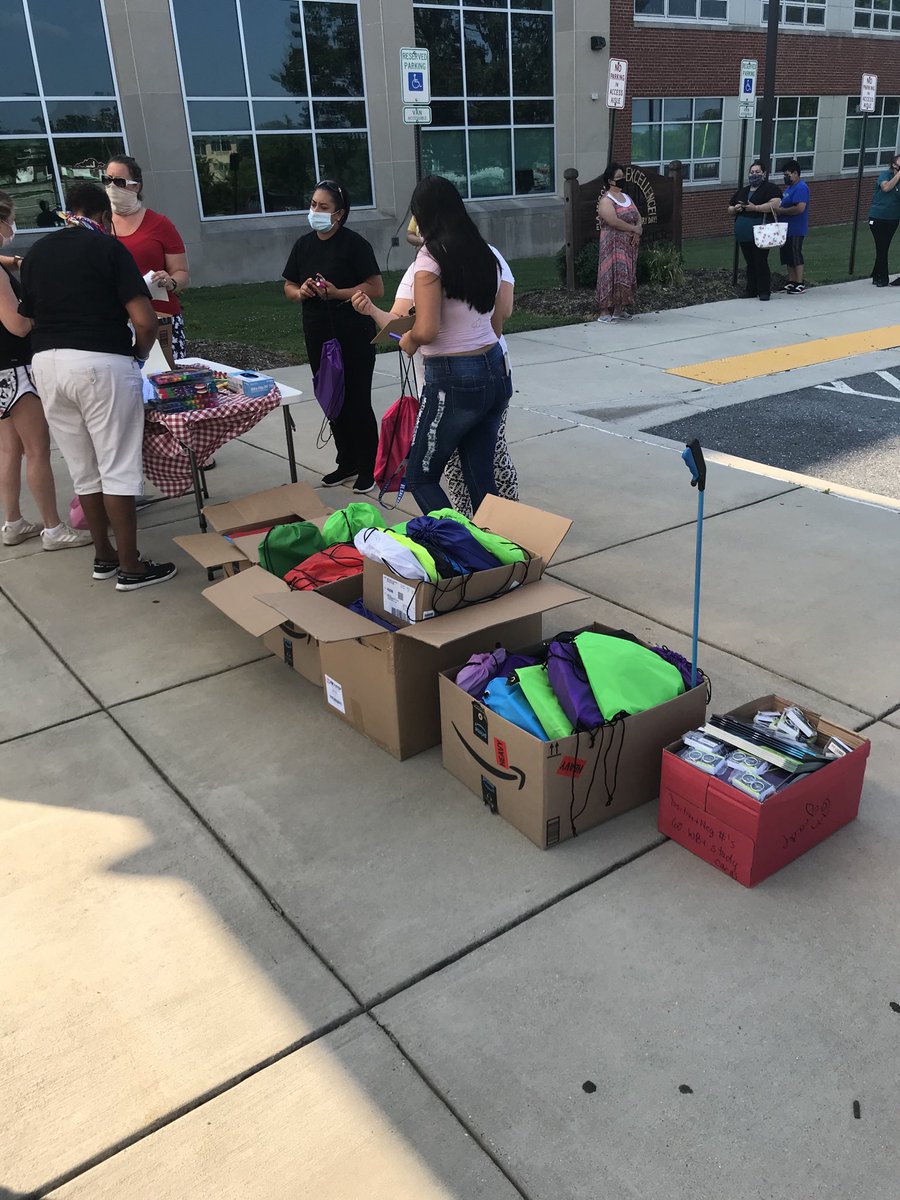 OMSTechEd9's tweet photo. Wfms FAST staff handing out materials for July 6th start date. Have some Monocacy staff helping us!! #wfmsrocks #fcpscte https://t.co/XrbCNkJiJZ